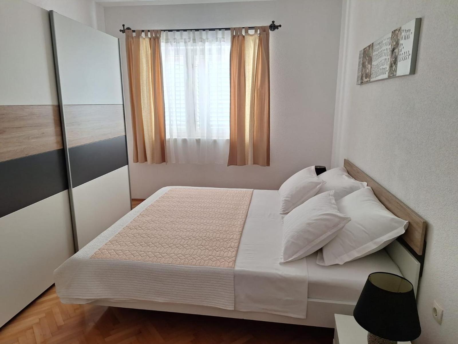 Ana Apartment Split