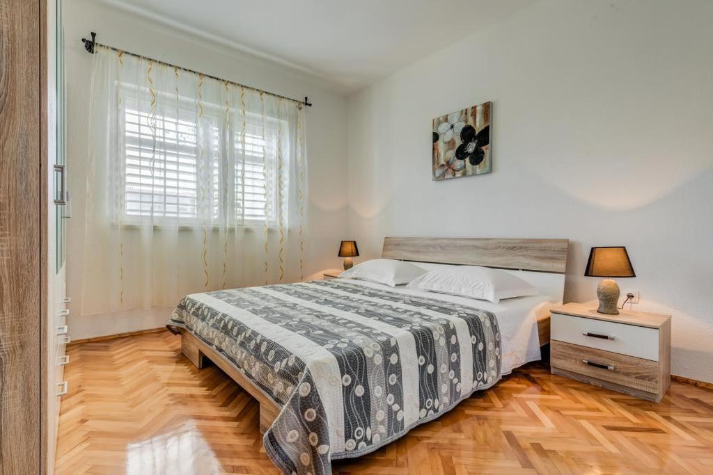 Apartment Ana *